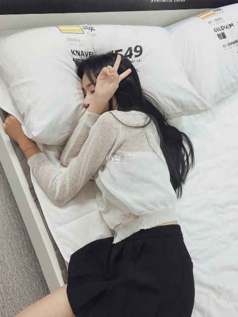 不想提笔就谈思念,不想怪罪你许下的漫天誓言